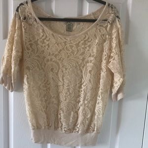 Off White Lace 3/4 sleeve top - size M